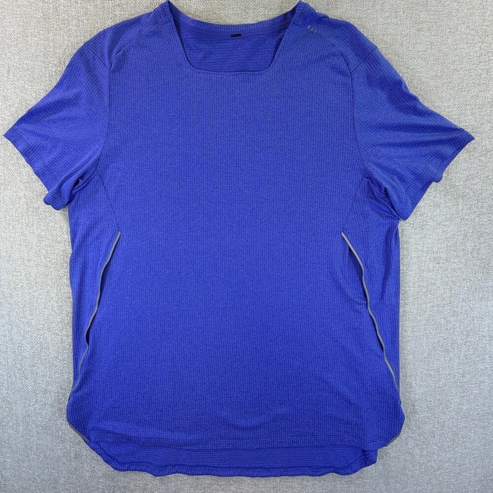 Lululemon Men's M Blue Vented Thermoregulation Outdoor Running Athletic Shirt